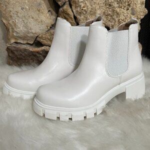 Soda Women's White Boots Chelsea Ankle Bootie Size: 7